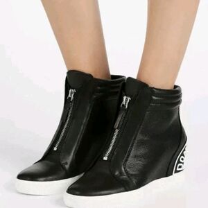 DKNY Connie Wedge Black White Spellout Platform Sneakers Womens Sz 8